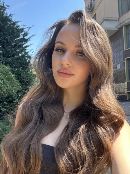 Angelika, 21